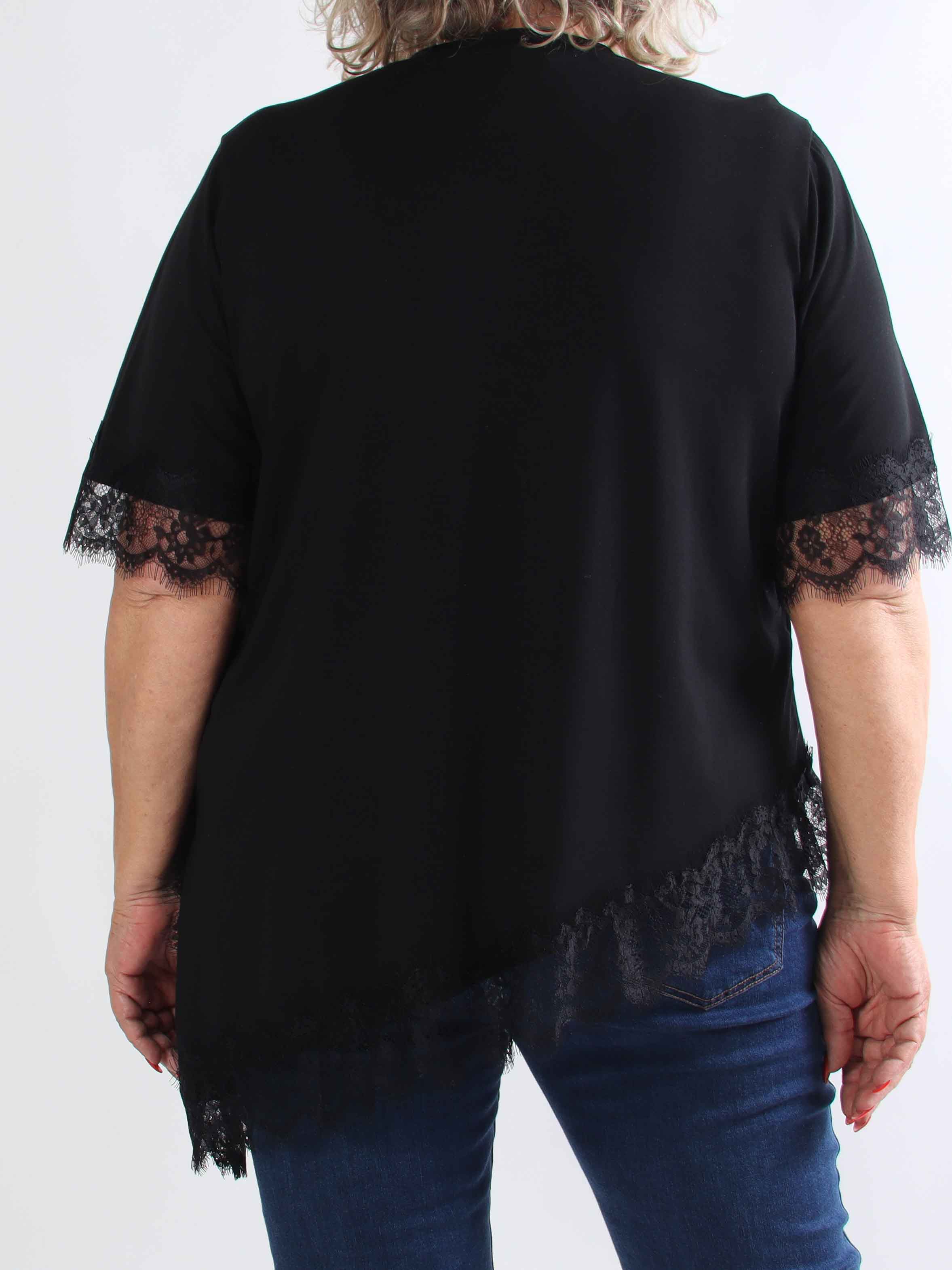 Nitza - Plus size t-shirt i bomuld med skråtskåret bund og elegante blondekanter